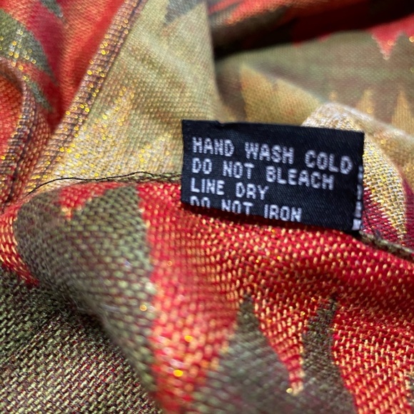 Infinity scarf 60% viscose 40% acrylic Sparkly gold red green abstract d… - Picture 5 of 6